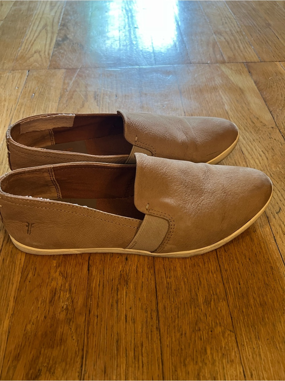 Frye Slip-On women’s Casual Sneakers in Tan